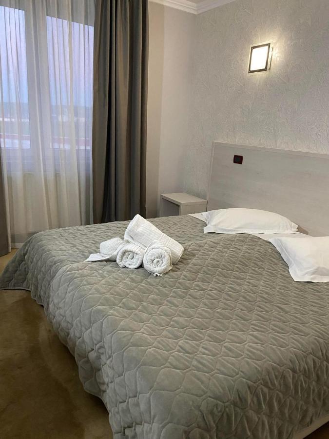 Grand Master Hotel Деж Екстериор снимка