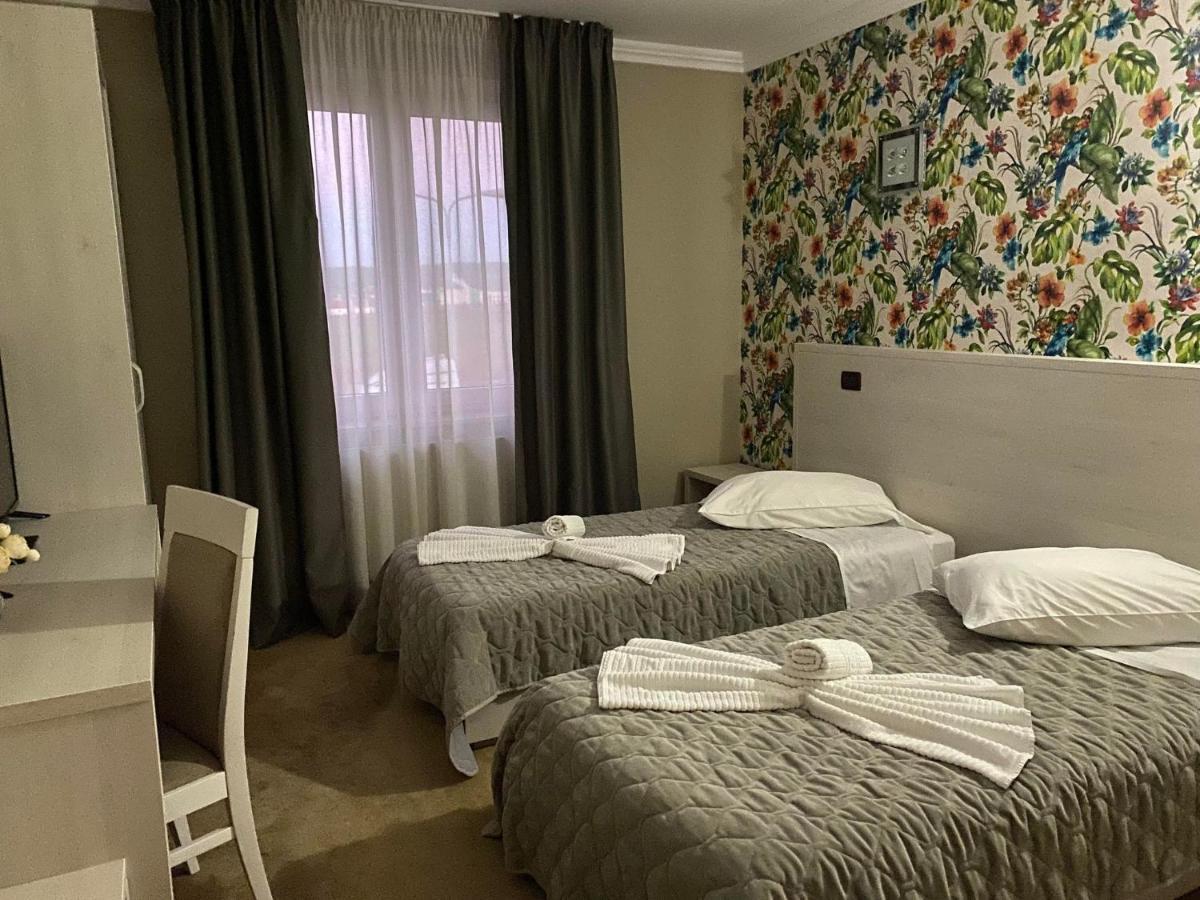 Grand Master Hotel Деж Екстериор снимка