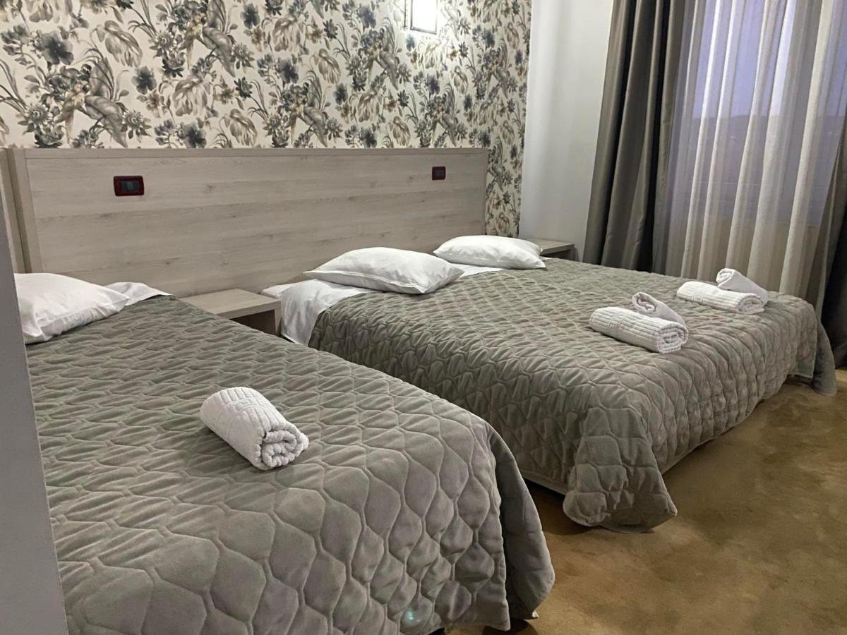 Grand Master Hotel Деж Екстериор снимка