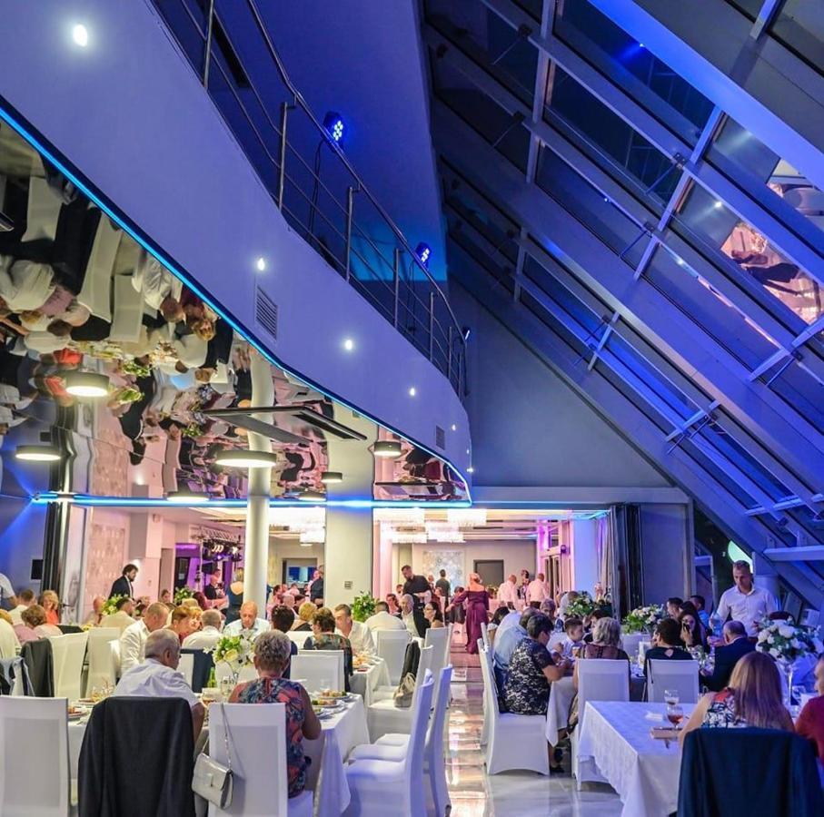 Grand Master Hotel Деж Екстериор снимка