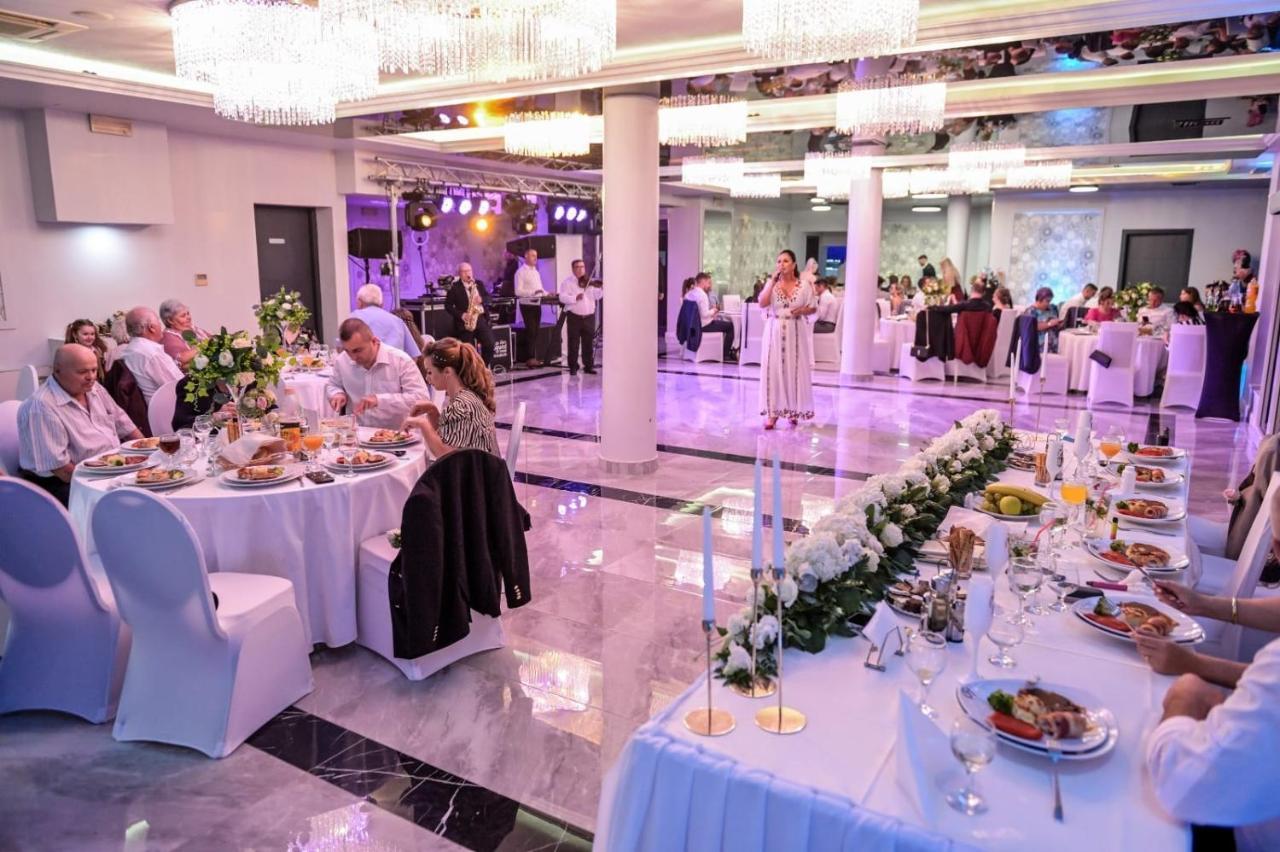 Grand Master Hotel Деж Екстериор снимка