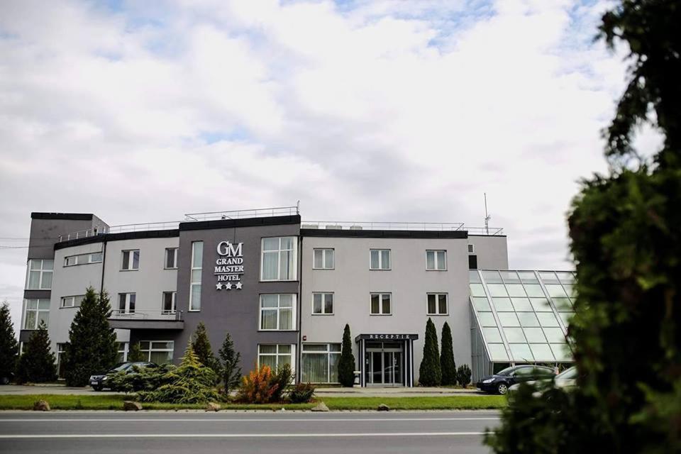 Grand Master Hotel Деж Екстериор снимка